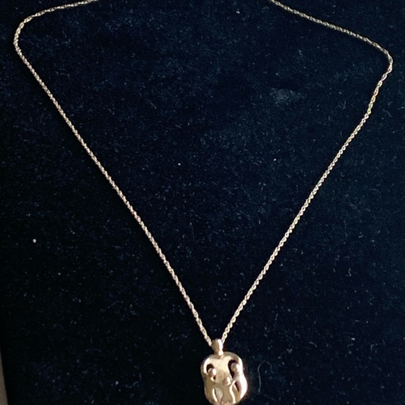 10Karat Gold Loving Family Pendant w 18” 10K Gold Chain - Picture 3 of 9